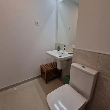 Sunny & New - 3bd 2bt With Views Apartment