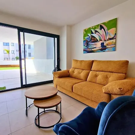 Sunny & New - 3bd 2bt With Views * Манилва