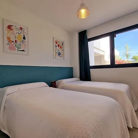 Sunny & New - 3bd 2bt With Views *