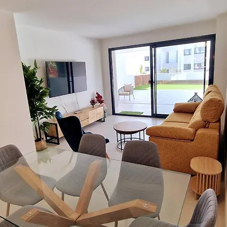 Sunny & New - 3bd 2bt With Views Apartment