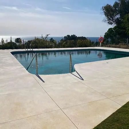 Sunny & New - 3bd 2bt With Views