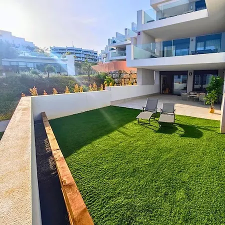 Sunny & New - 3bd 2bt With Views